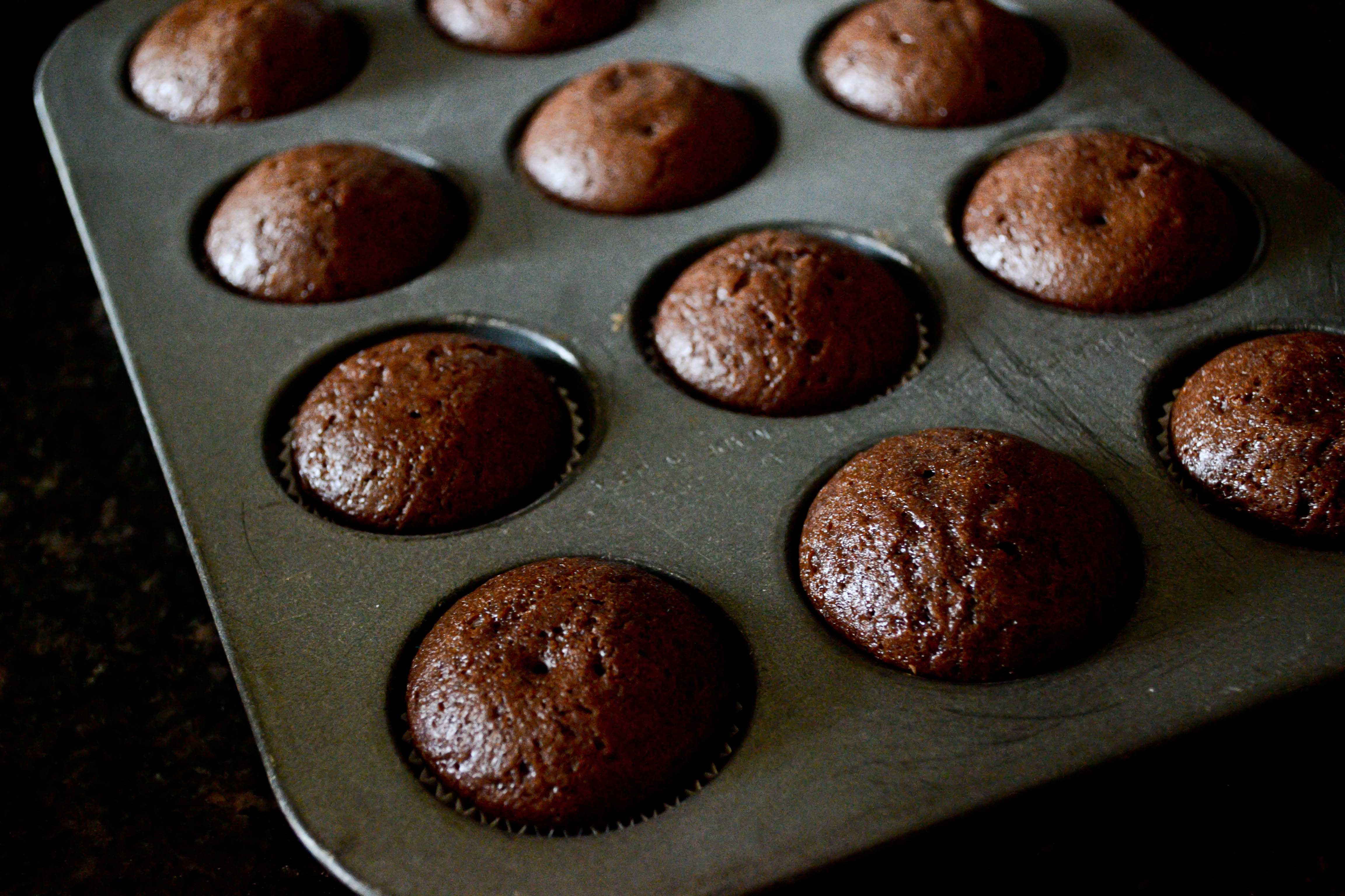 baking vegan cupcakes