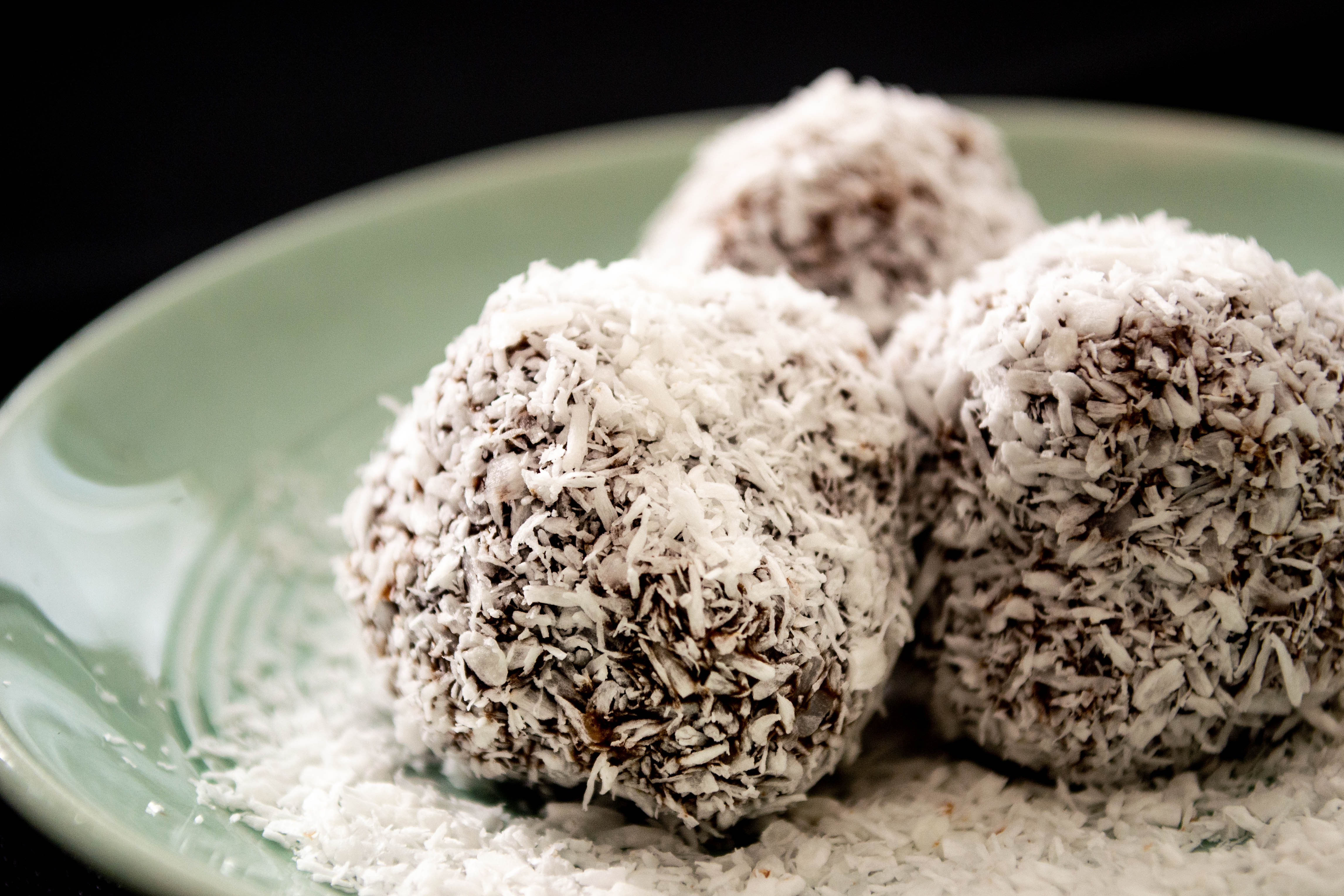 chocolate-coconut-fat-bombs-recipe