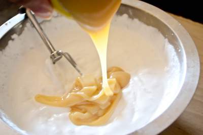 pour condensed milk into cream