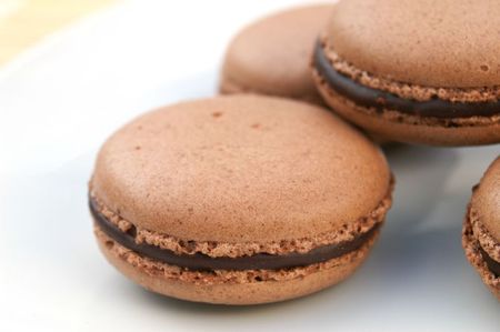 true-chocolate-macaron