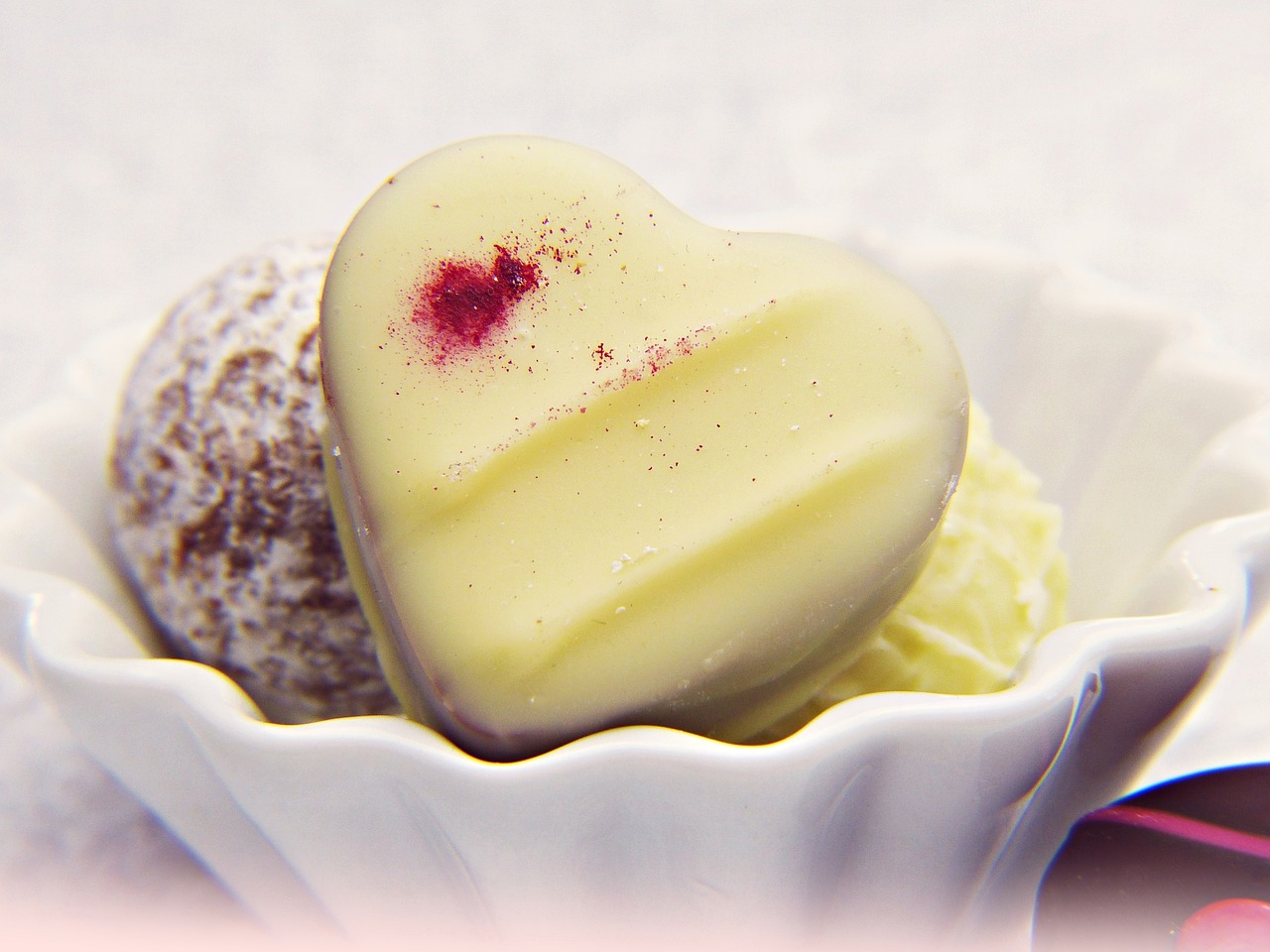 vegan-white-chocolate-praline